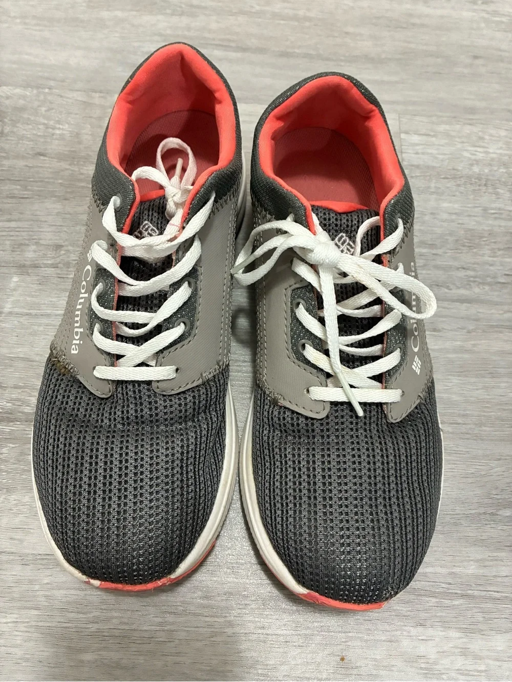 Columbia Gray, Black & Coral Women's Lightweight Sneakers Size 7